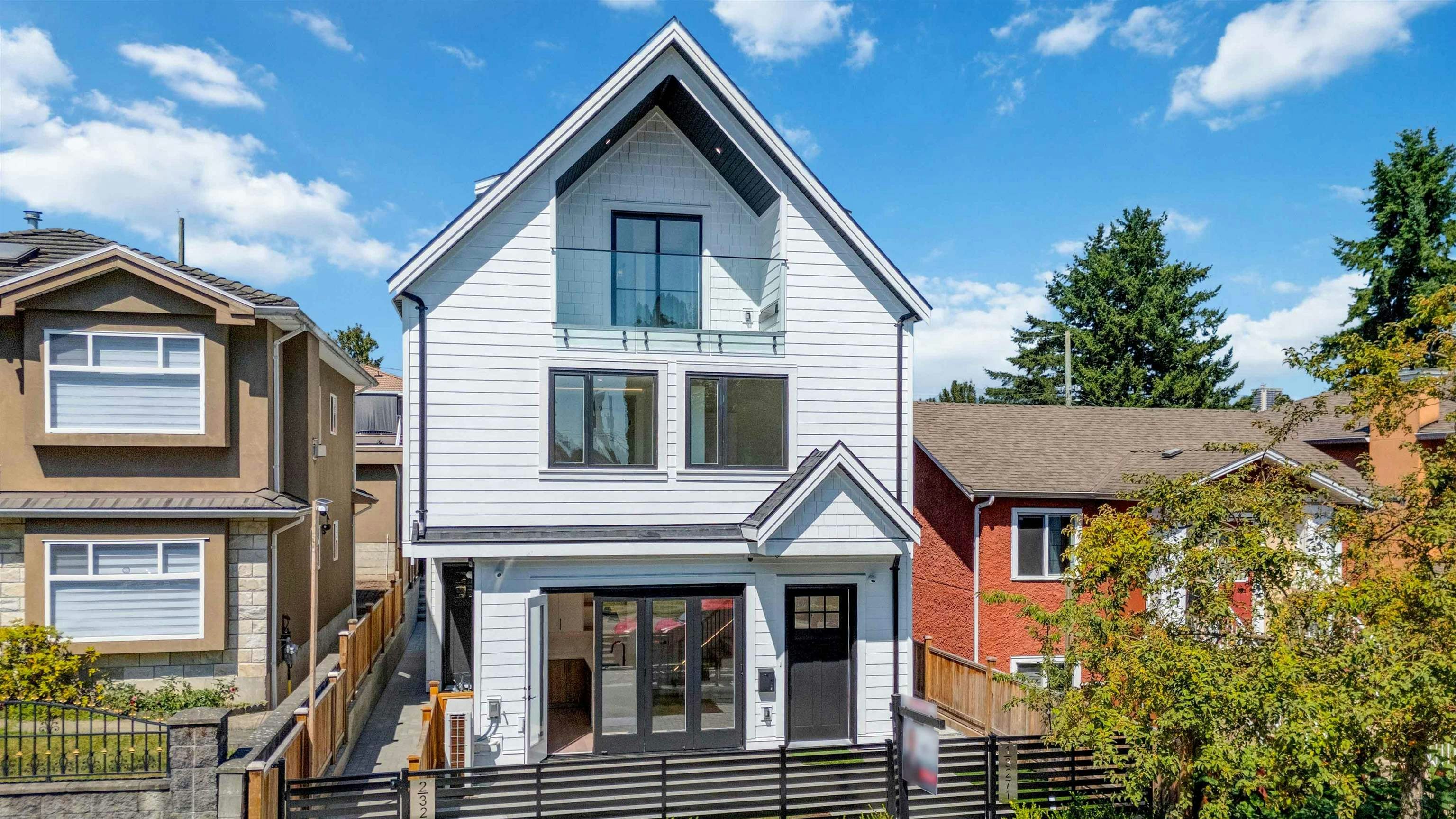 2-3271 E Georgia Street, Vancouver, BC, V5K 2L2