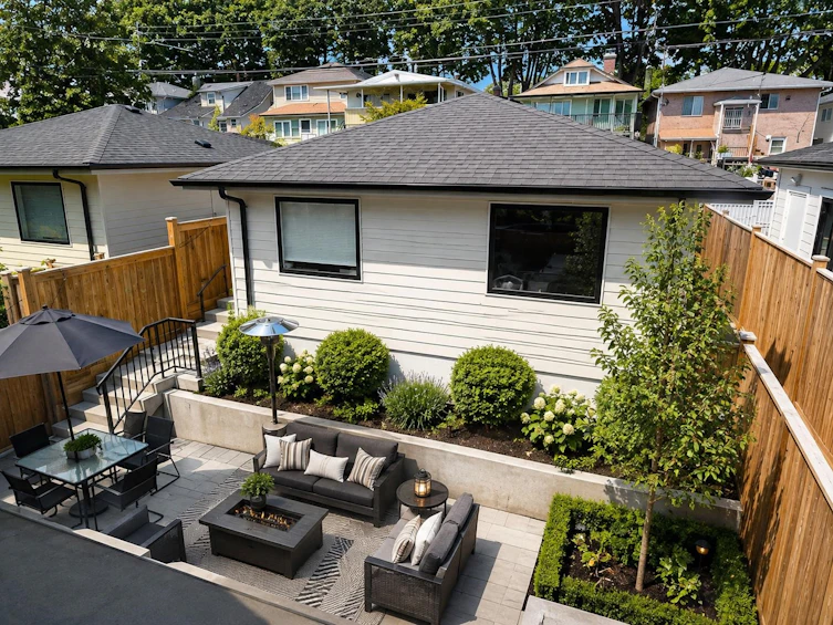 3535 E Georgia Street, Vancouver, BC, V5K 2L9 - 11
