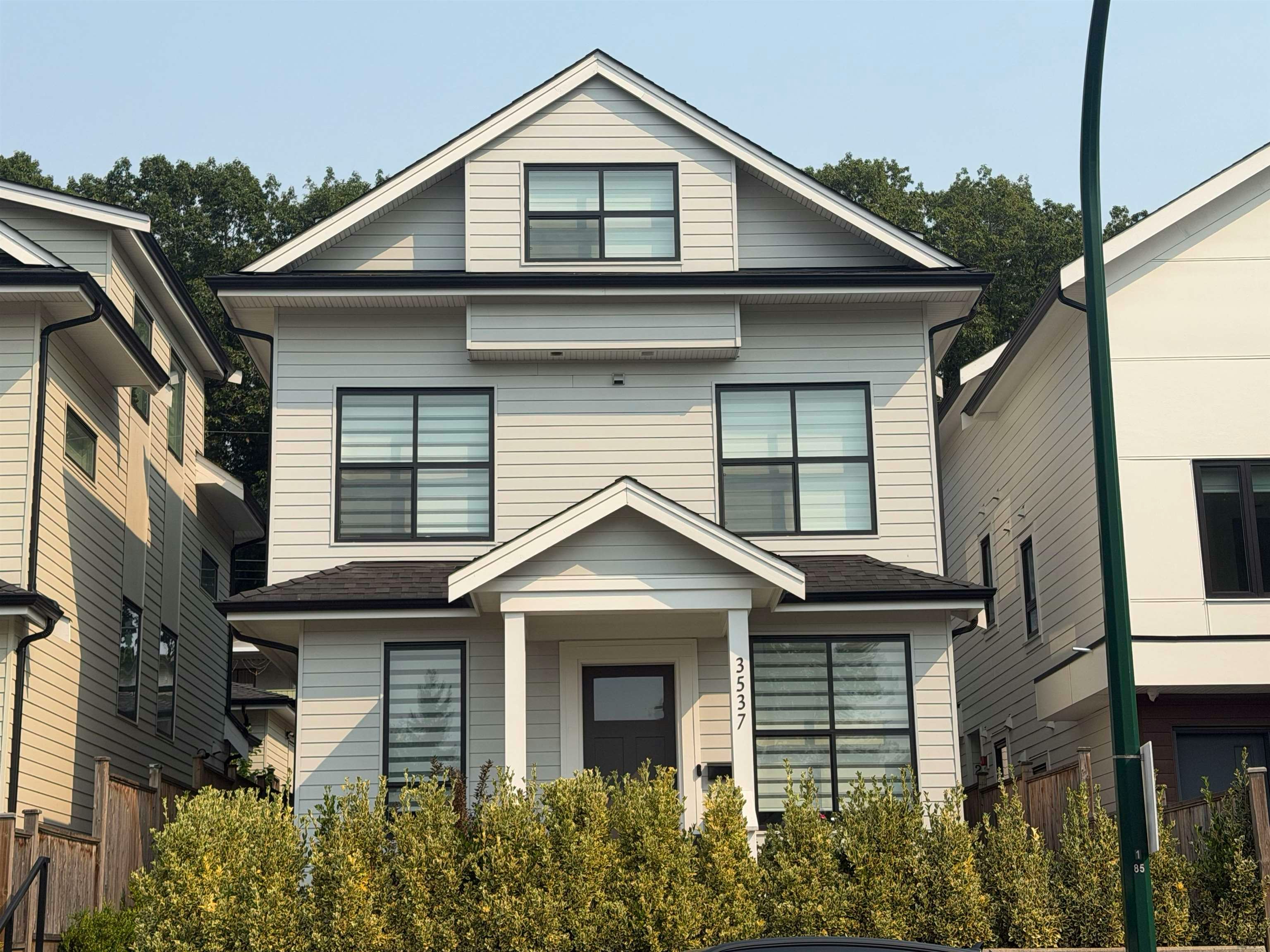 3535 E Georgia Street, Vancouver, BC, V5K 2L9 - 2