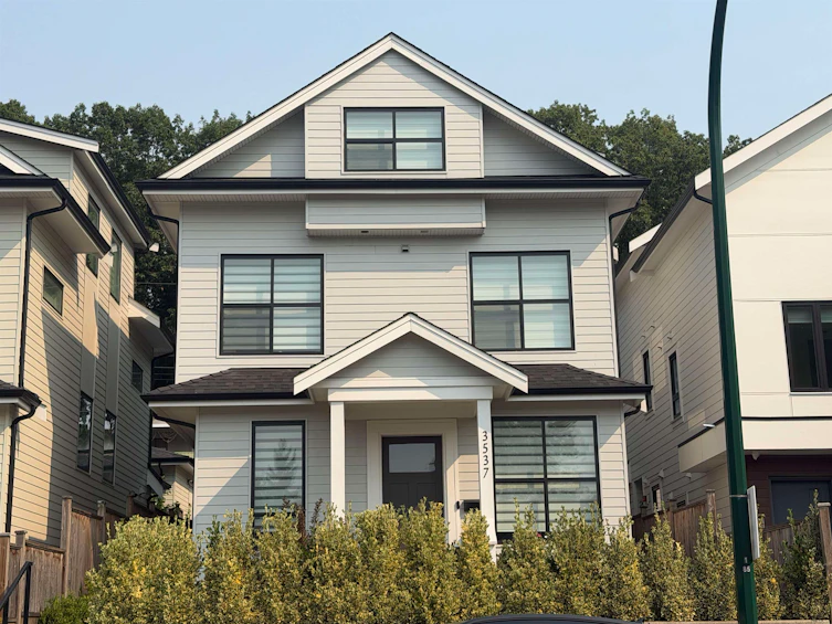 3535 E Georgia Street, Vancouver, BC, V5K 2L9 - 2