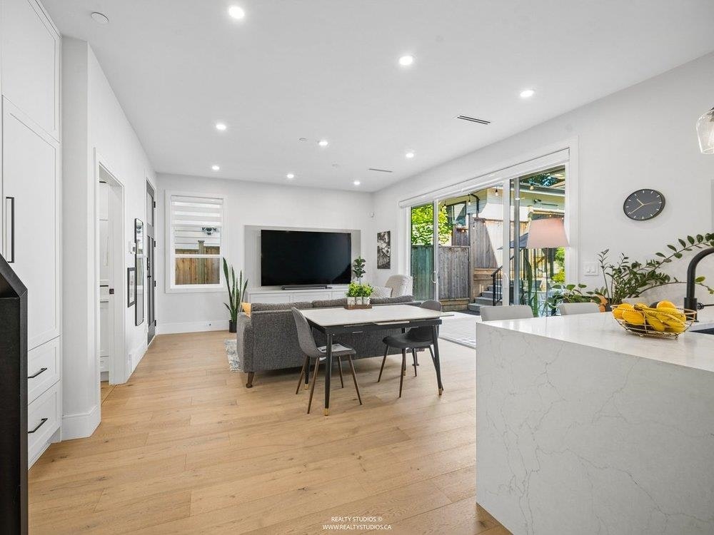 3535 E Georgia Street, Vancouver, BC, V5K 2L9 - 8