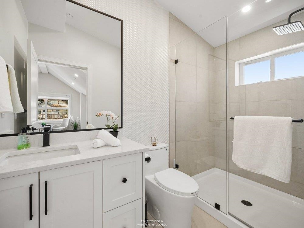3535 E Georgia Street, Vancouver, BC, V5K 2L9 - 24
