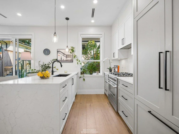 3535 E Georgia Street, Vancouver, BC, V5K 2L9 - 10