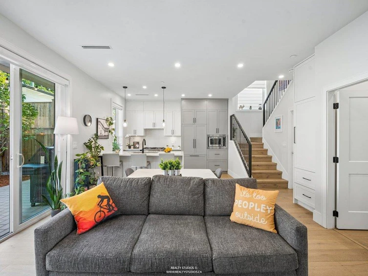 3535 E Georgia Street, Vancouver, BC, V5K 2L9 - 6