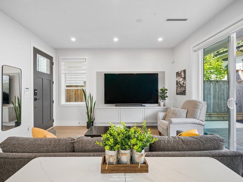 3535 E Georgia Street, Vancouver, BC, V5K 2L9 - 3