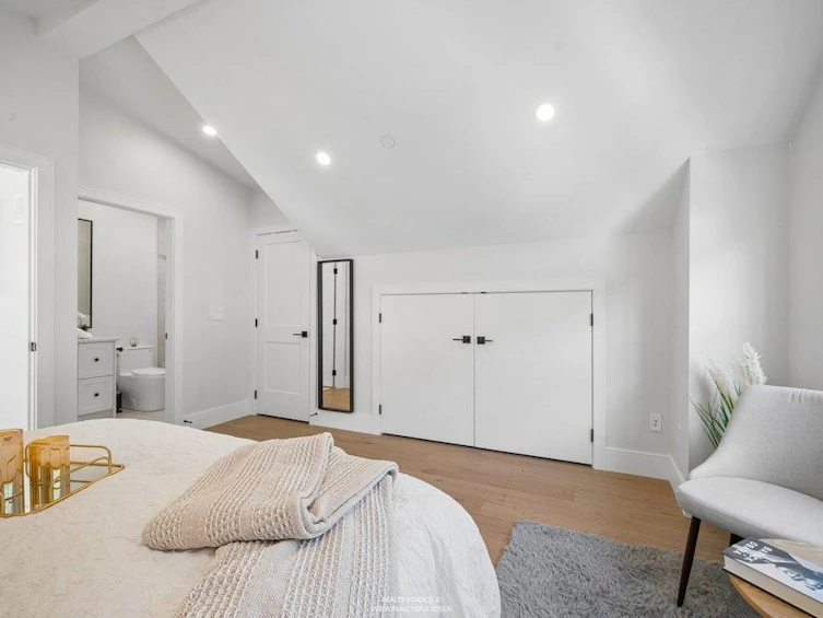 3535 E Georgia Street, Vancouver, BC, V5K 2L9 - 19