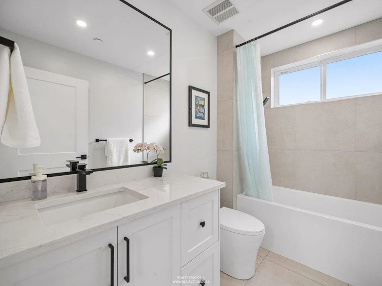 3535 E Georgia Street, Vancouver, BC, V5K 2L9 - 23