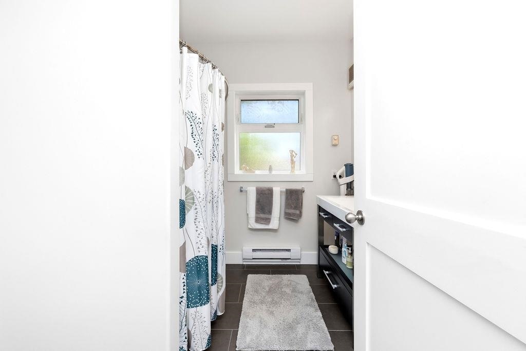 1-5778 Marine Way, Sechelt, BC, V7Z 0L8 - 12