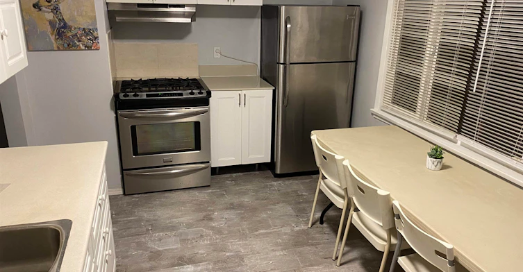 1000 East 21st Avenue, Vancouver, BC, V5V 1S8 - 2