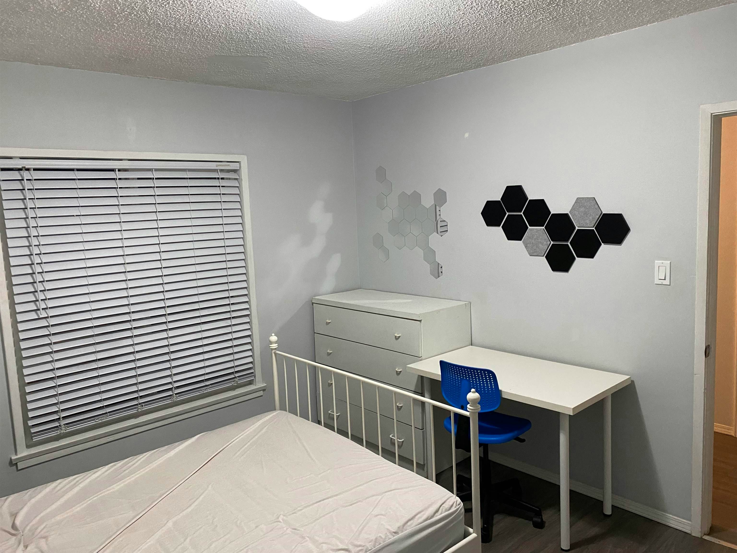 1000 East 21st Avenue, Vancouver, BC, V5V 1S8 - 4