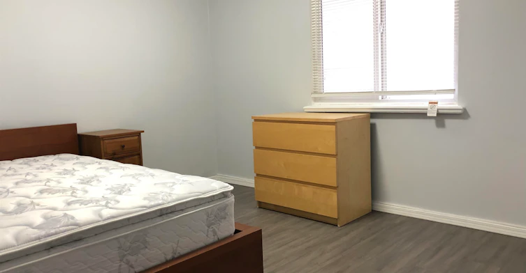 1000 East 21st Avenue, Vancouver, BC, V5V 1S8 - 5