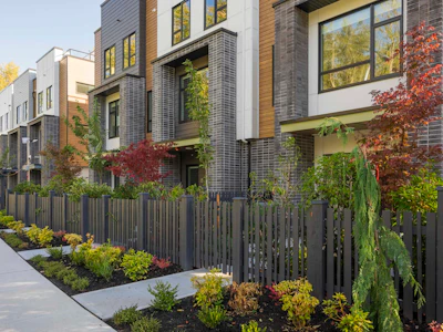 6-7946 204 Street - 3