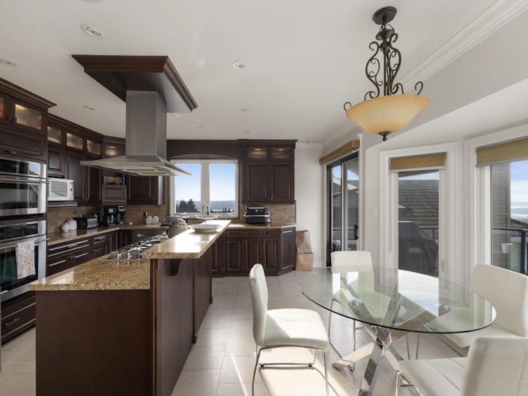 4050 St. Pauls Avenue, North Vancouver, BC, V7N 1T5 - 2
