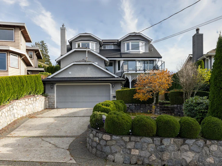 4050 St. Pauls Avenue, North Vancouver, BC, V7N 1T5 - 9