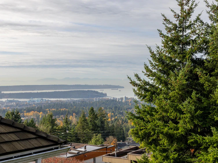 4050 St. Pauls Avenue, North Vancouver, BC, V7N 1T5 - 8