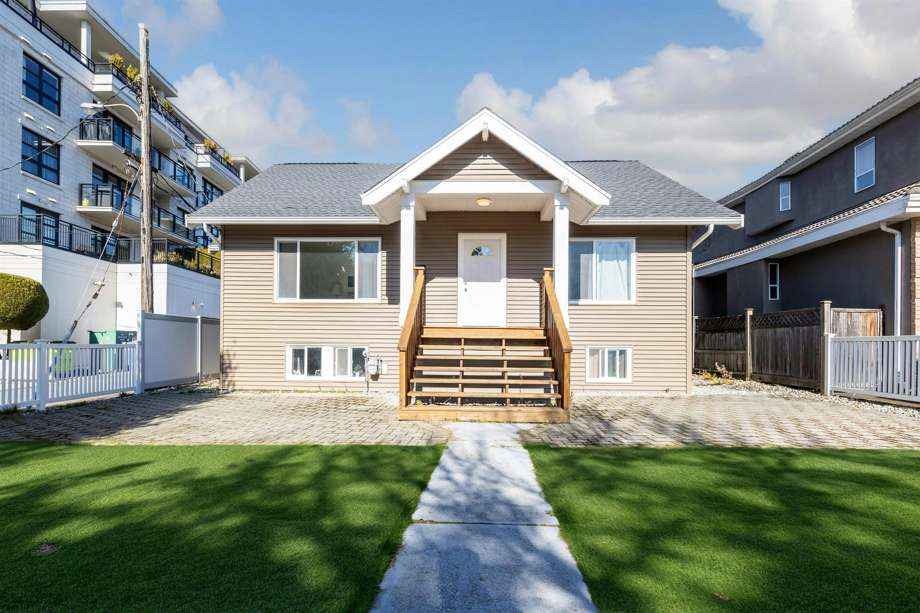 2079 W 46th Avenue, Vancouver, BC, V6M 2K8