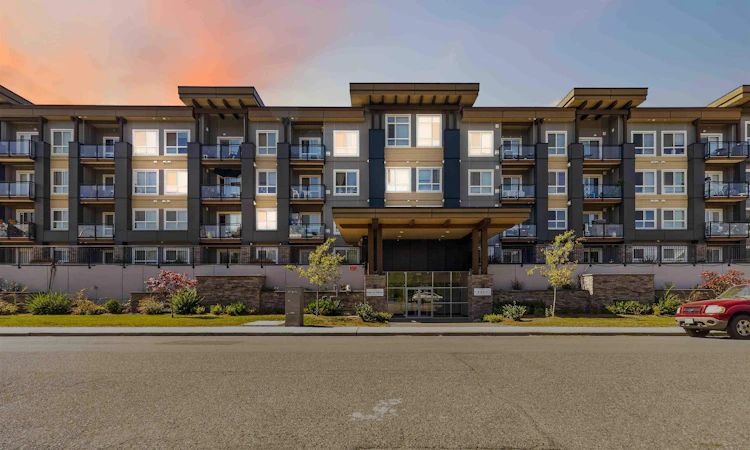 403-9450 Robson Street