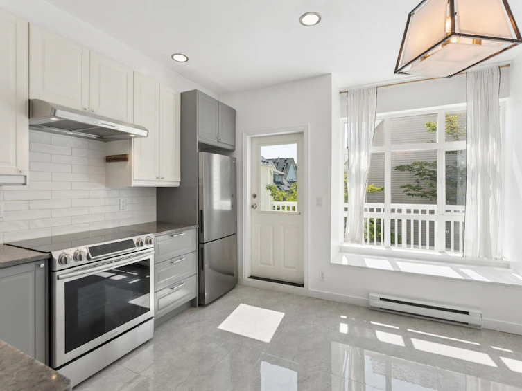 6702 Village Green, Burnaby, BC, V5E 4K7 - 8