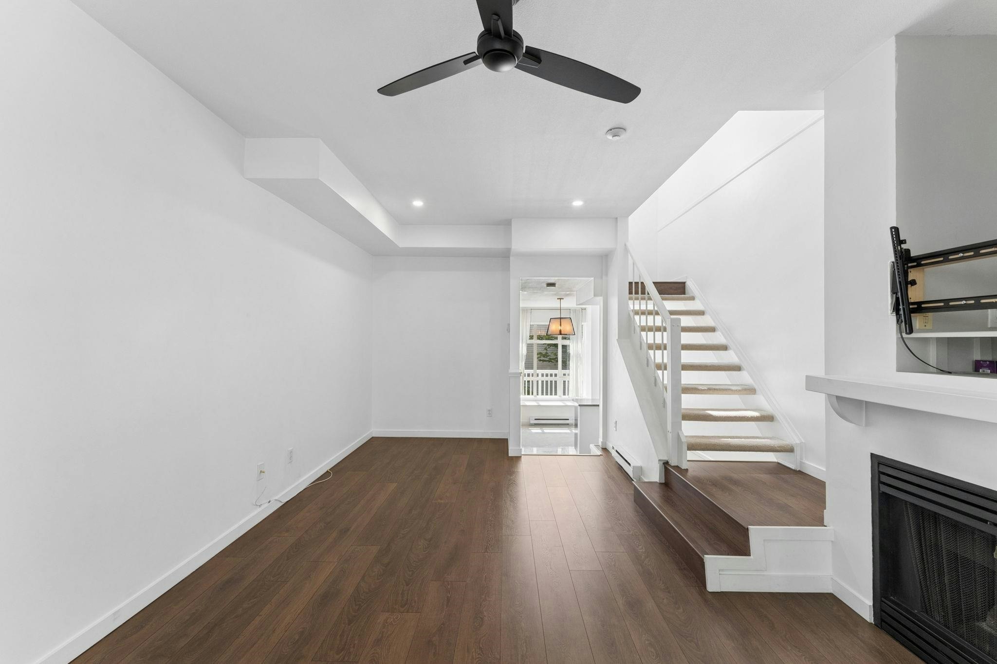 6702 Village Green, Burnaby, BC, V5E 4K7 - 6