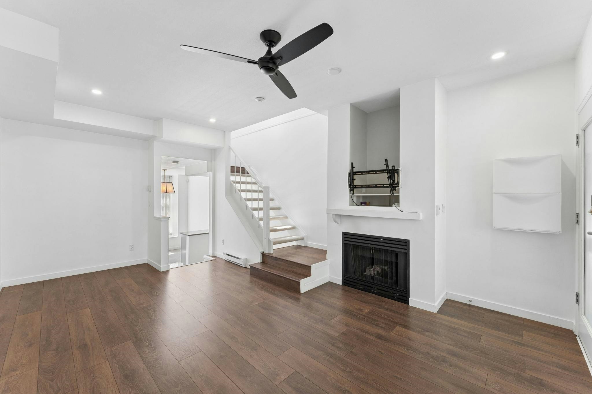 6702 Village Green - 5