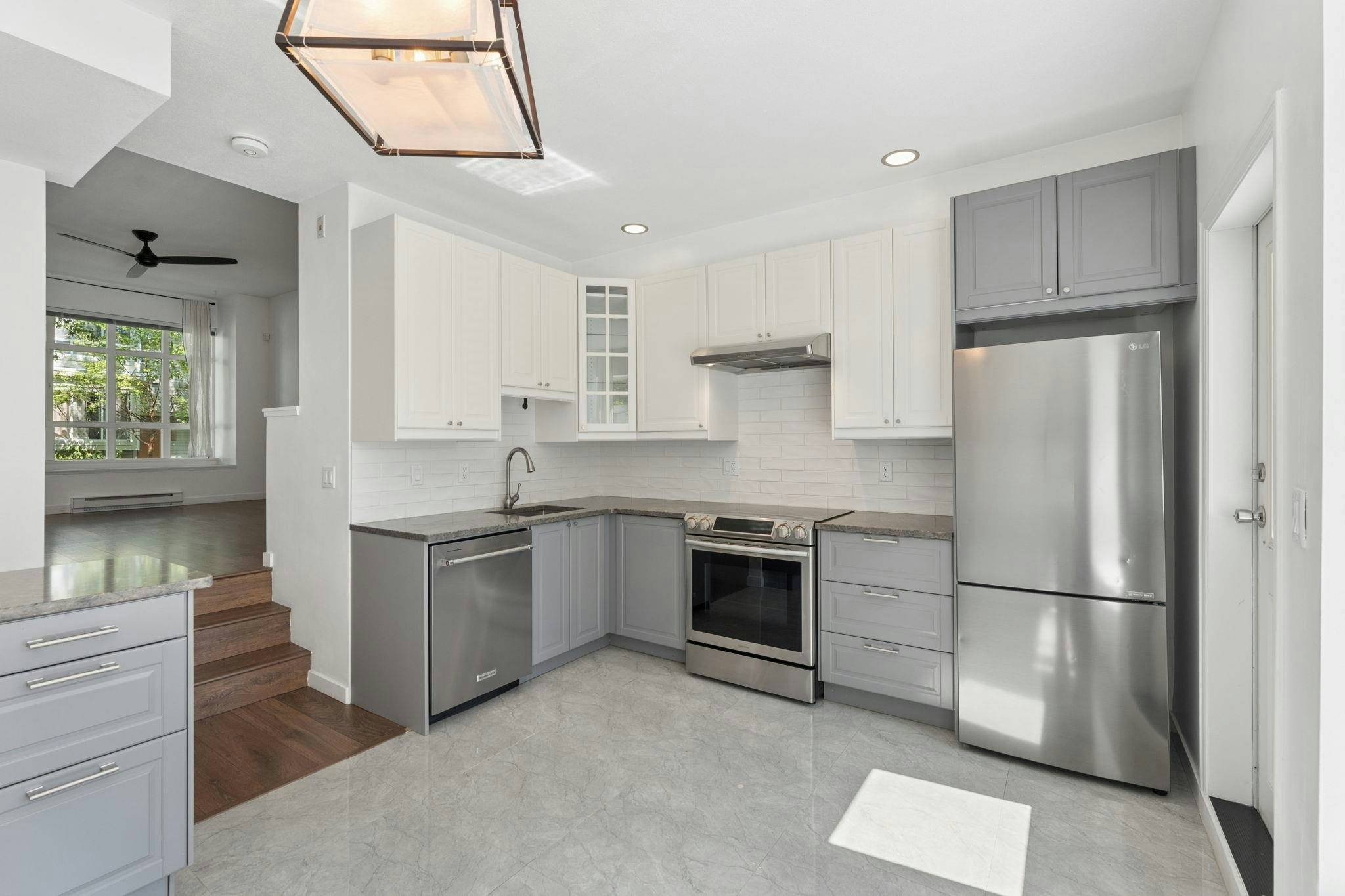 6702 Village Green, Burnaby, BC, V5E 4K7 - 9
