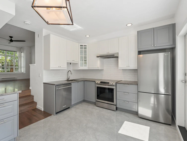 6702 Village Green, Burnaby, BC, V5E 4K7 - 9