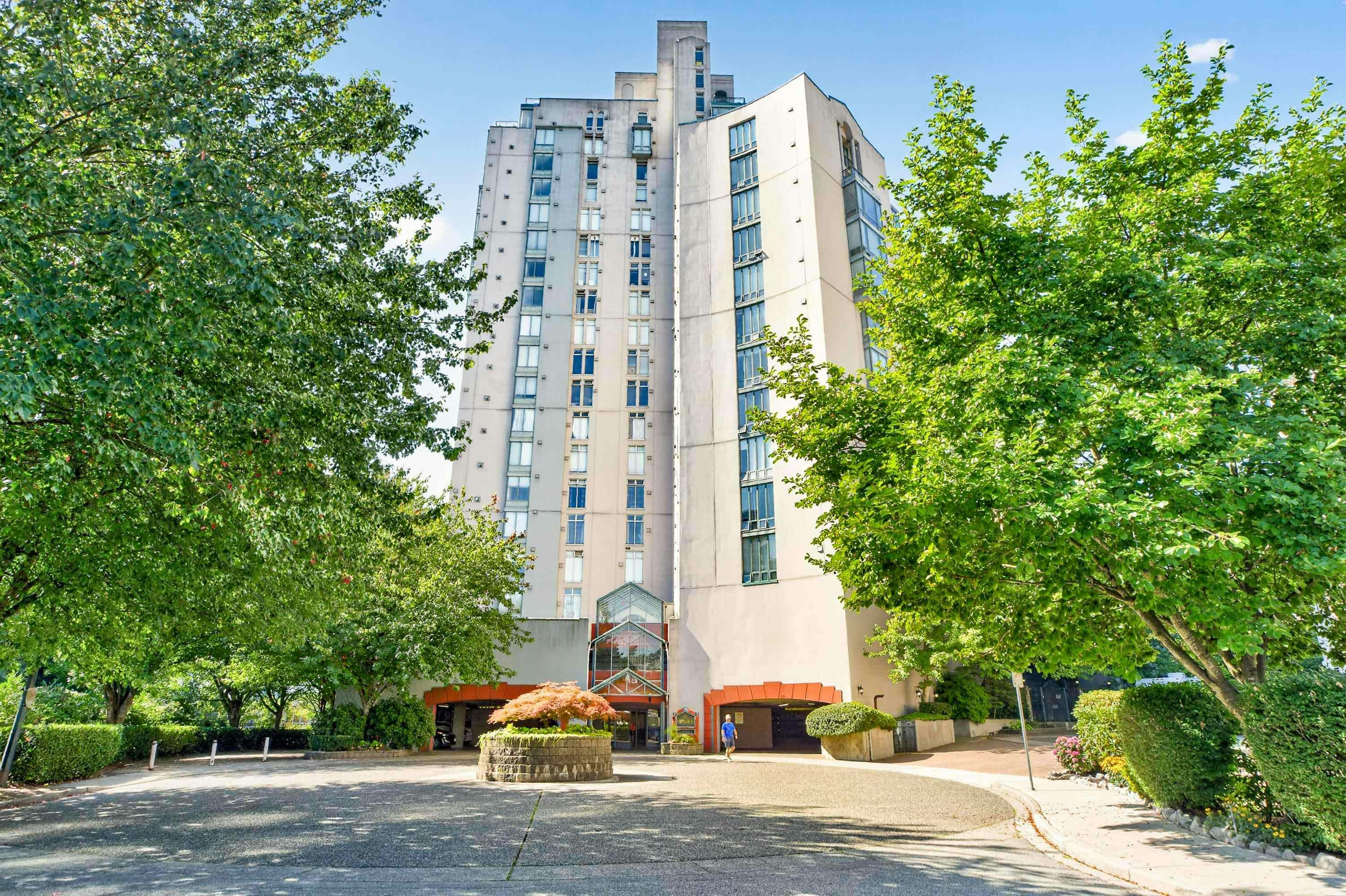 1802-8 Laguna Court - 2