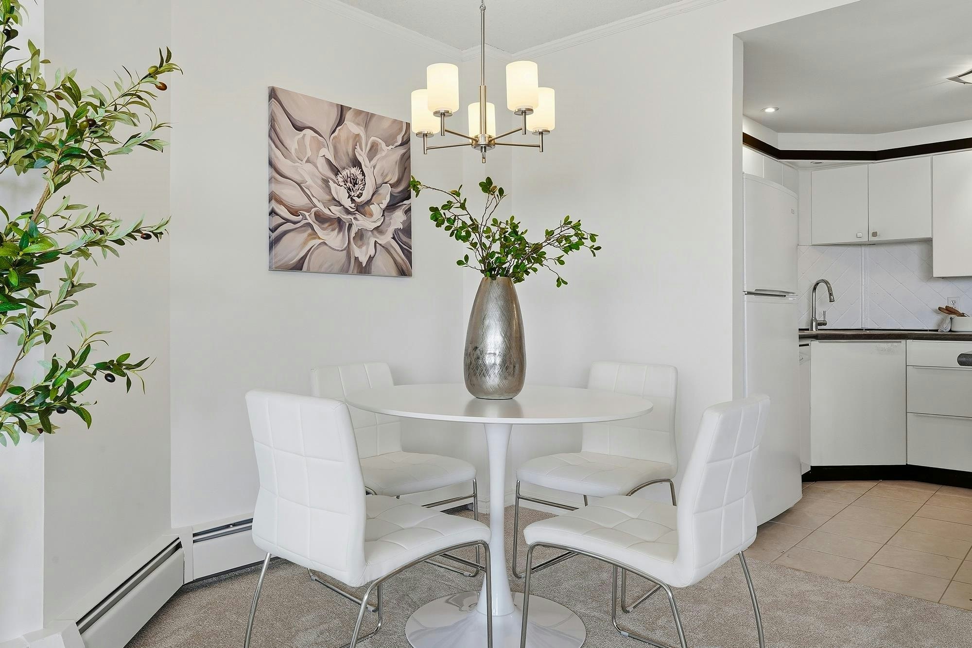 303-1480 Foster Street - 3