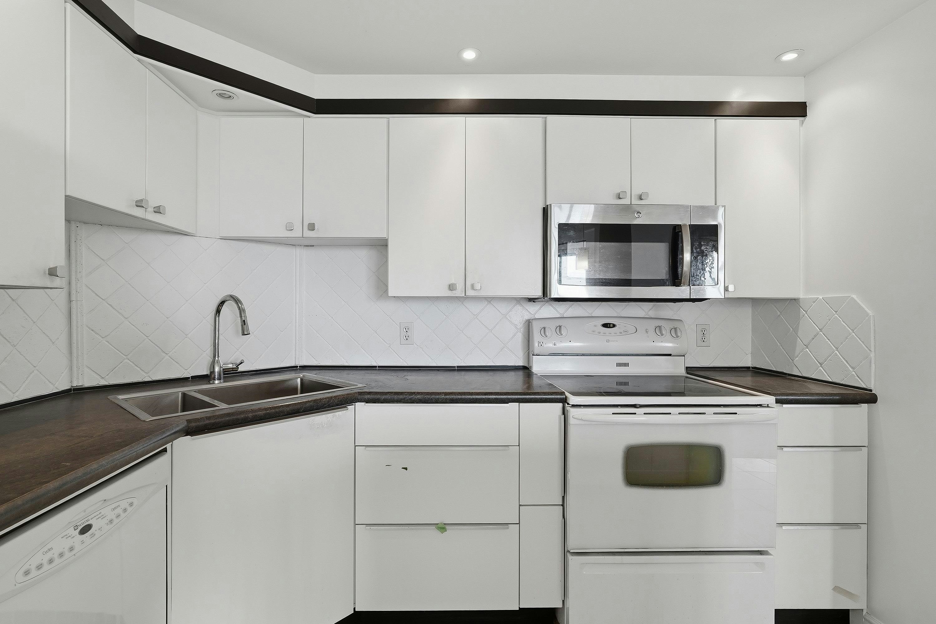 303-1480 Foster Street, Surrey, BC, V4B 3X7 - 8
