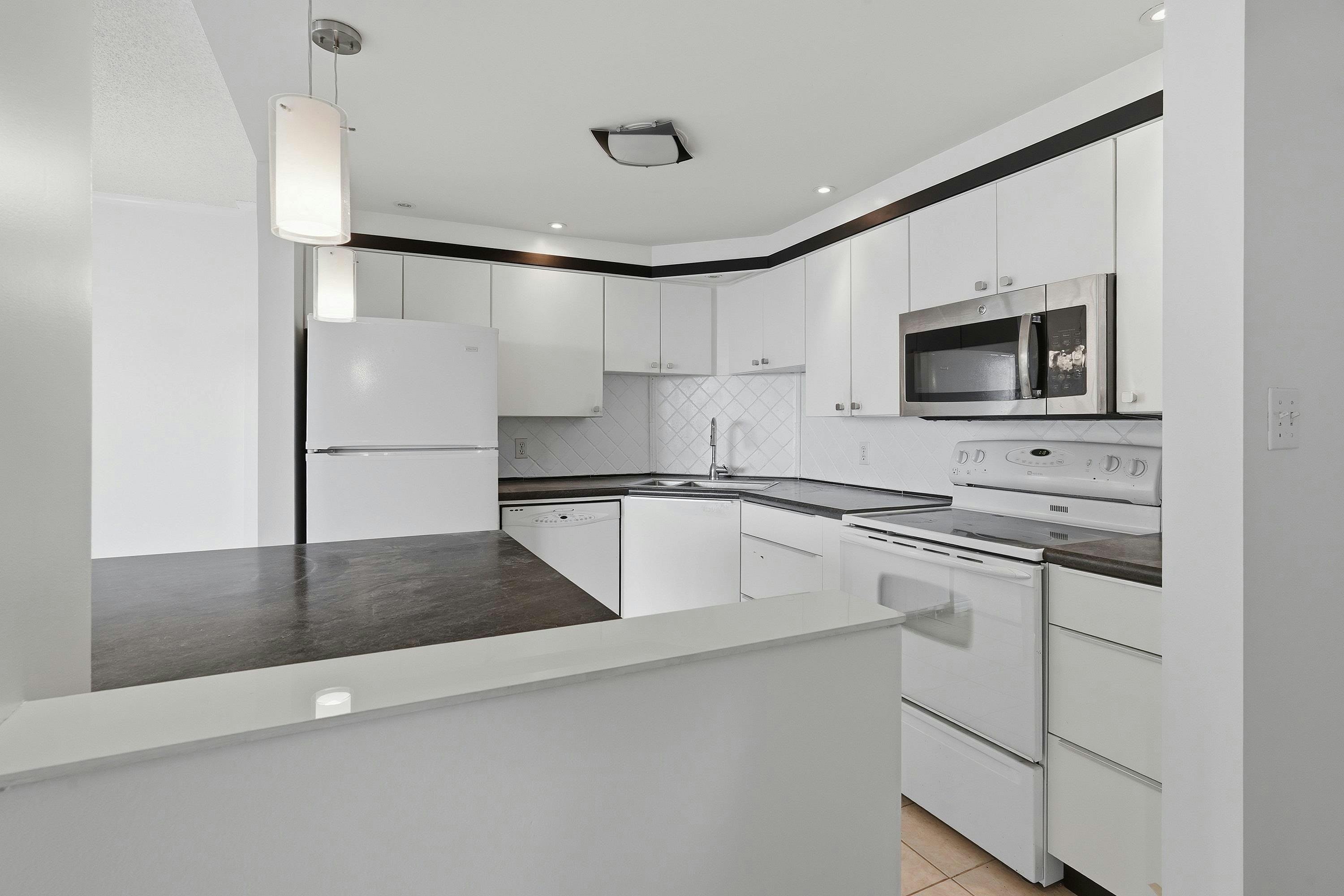 303-1480 Foster Street, Surrey, BC, V4B 3X7 - 7