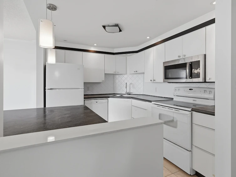 303-1480 Foster Street, Surrey, BC, V4B 3X7 - 7