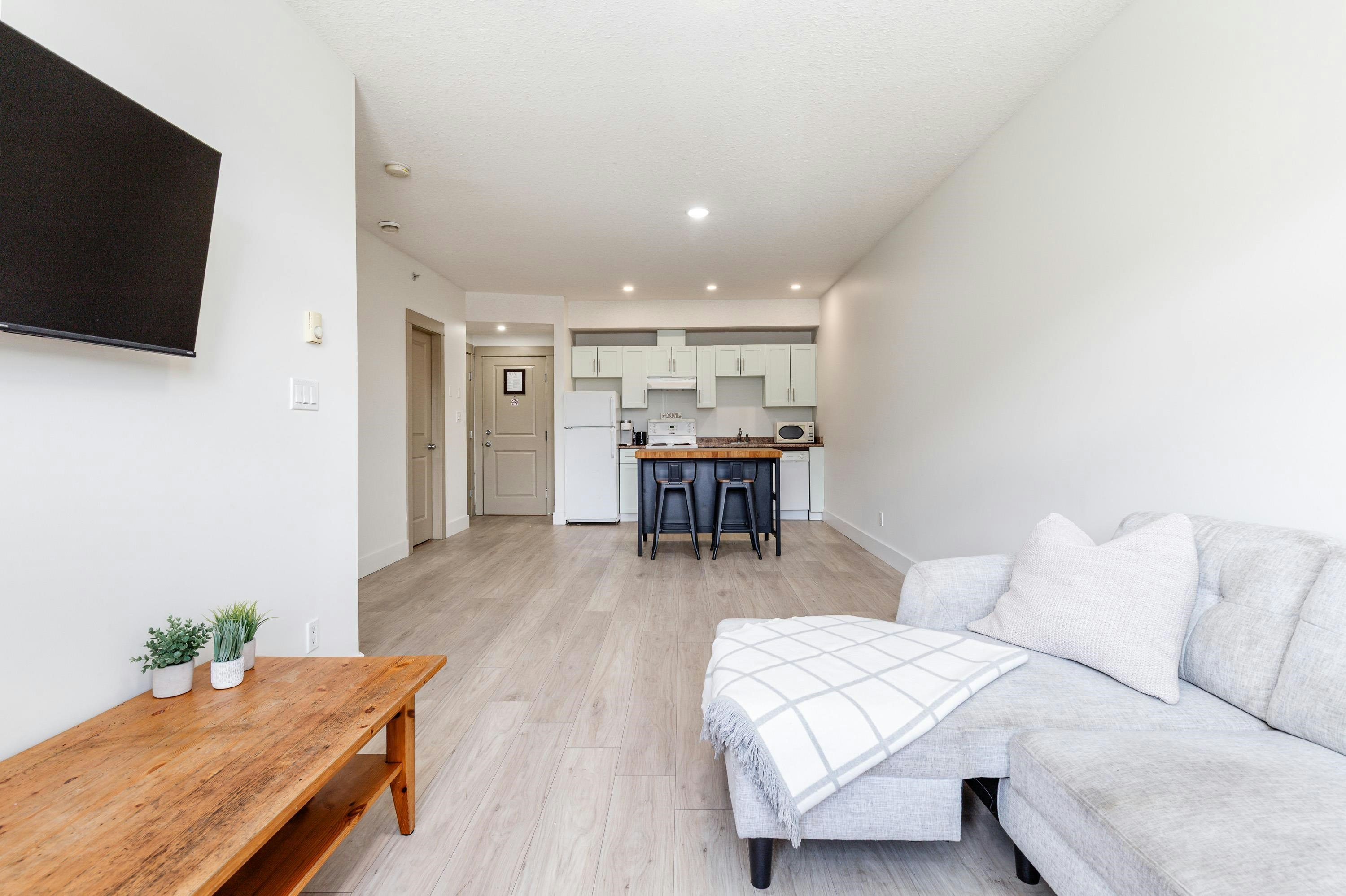 309-7330 Arbutus Street, Pemberton, BC, V0N 2L1 - 2