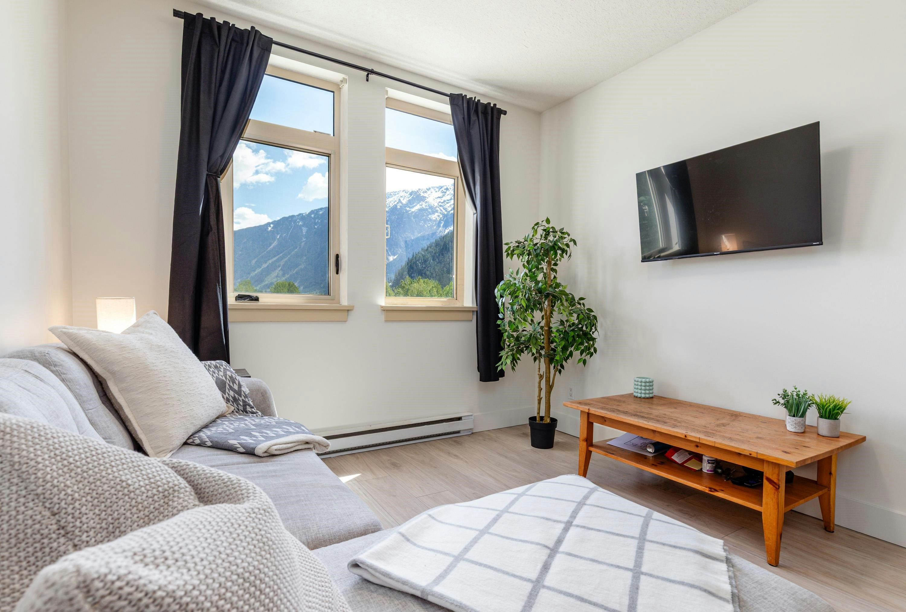 309-7330 Arbutus Street, Pemberton, BC, V0N 2L1
