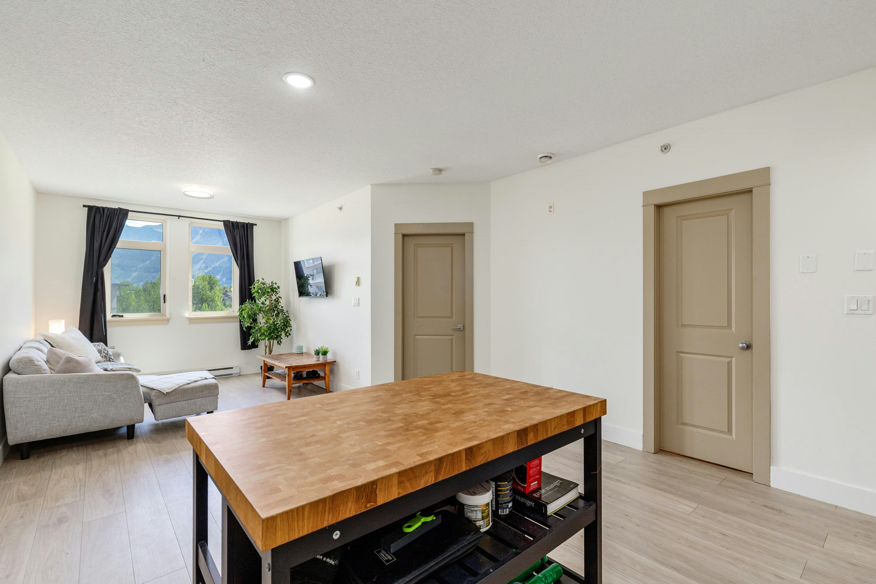 309-7330 Arbutus Street, Pemberton, BC, V0N 2L1 - 3