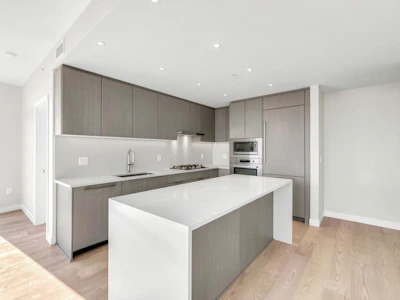 802-6138 Birney Avenue - 5