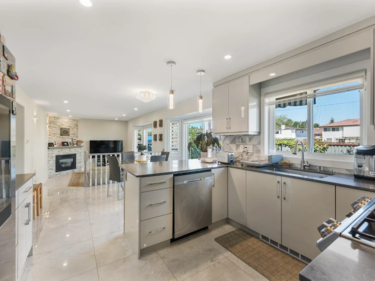 15271 95 Avenue, Surrey, BC, V3R 9C5 - 2