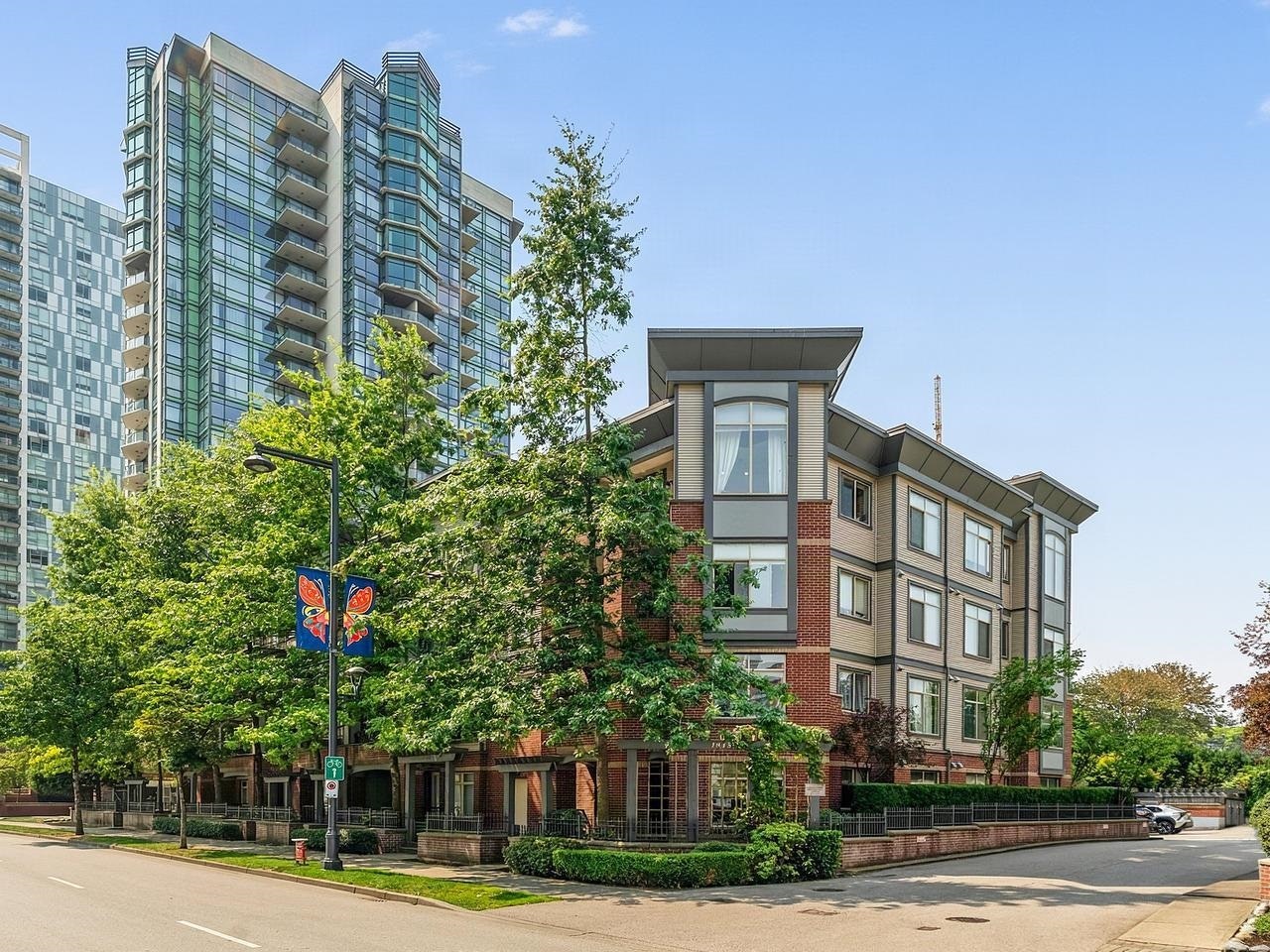 215-10455 University Drive, Surrey, BC, V3T 0A5