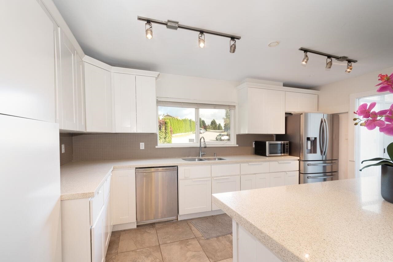 8240 Manson Drive, Burnaby, BC, V5A 2C2 - 17