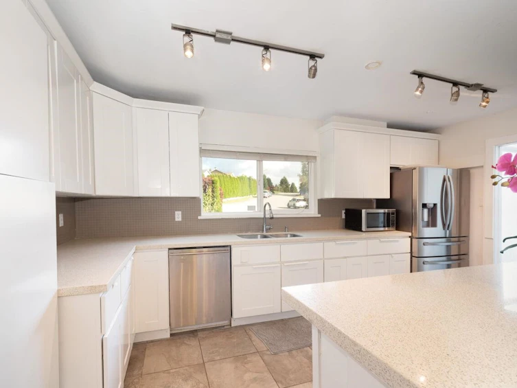 8240 Manson Drive, Burnaby, BC, V5A 2C2 - 17