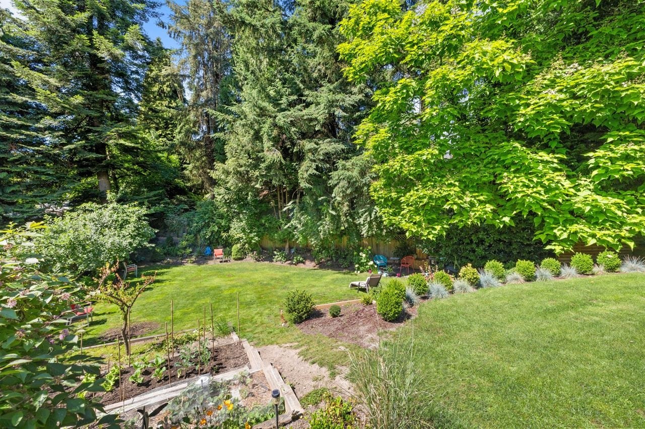 8240 Manson Drive, Burnaby, BC, V5A 2C2 - 32