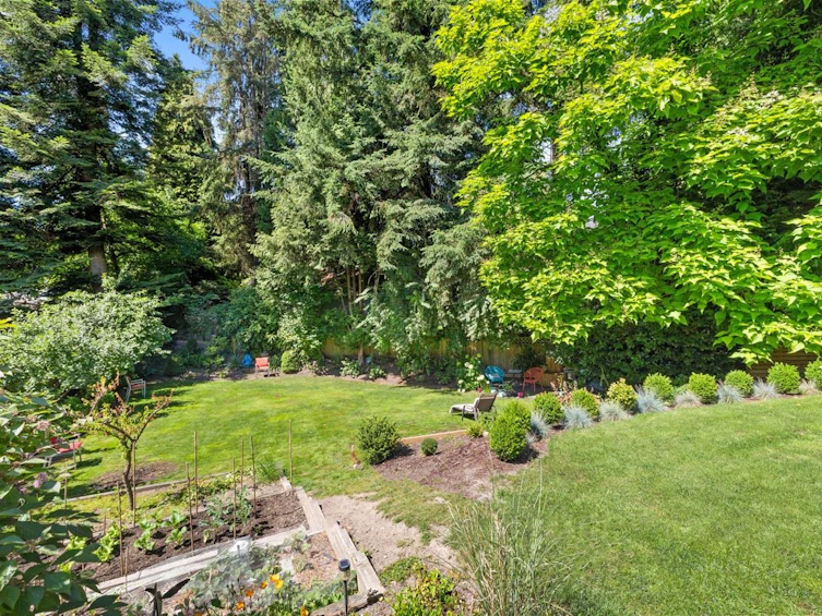 8240 Manson Drive, Burnaby, BC, V5A 2C2 - 32