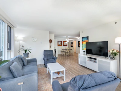 201-3150 Gladwin Road - 5