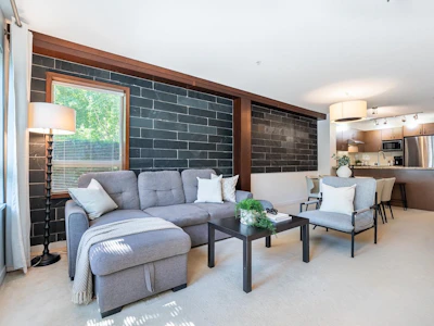 102-3097 Lincoln Avenue - 3