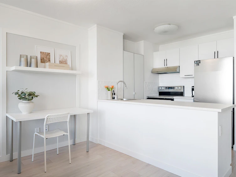 611-1330 Burrard Street, Vancouver, BC, V6Z 2B8 - 2