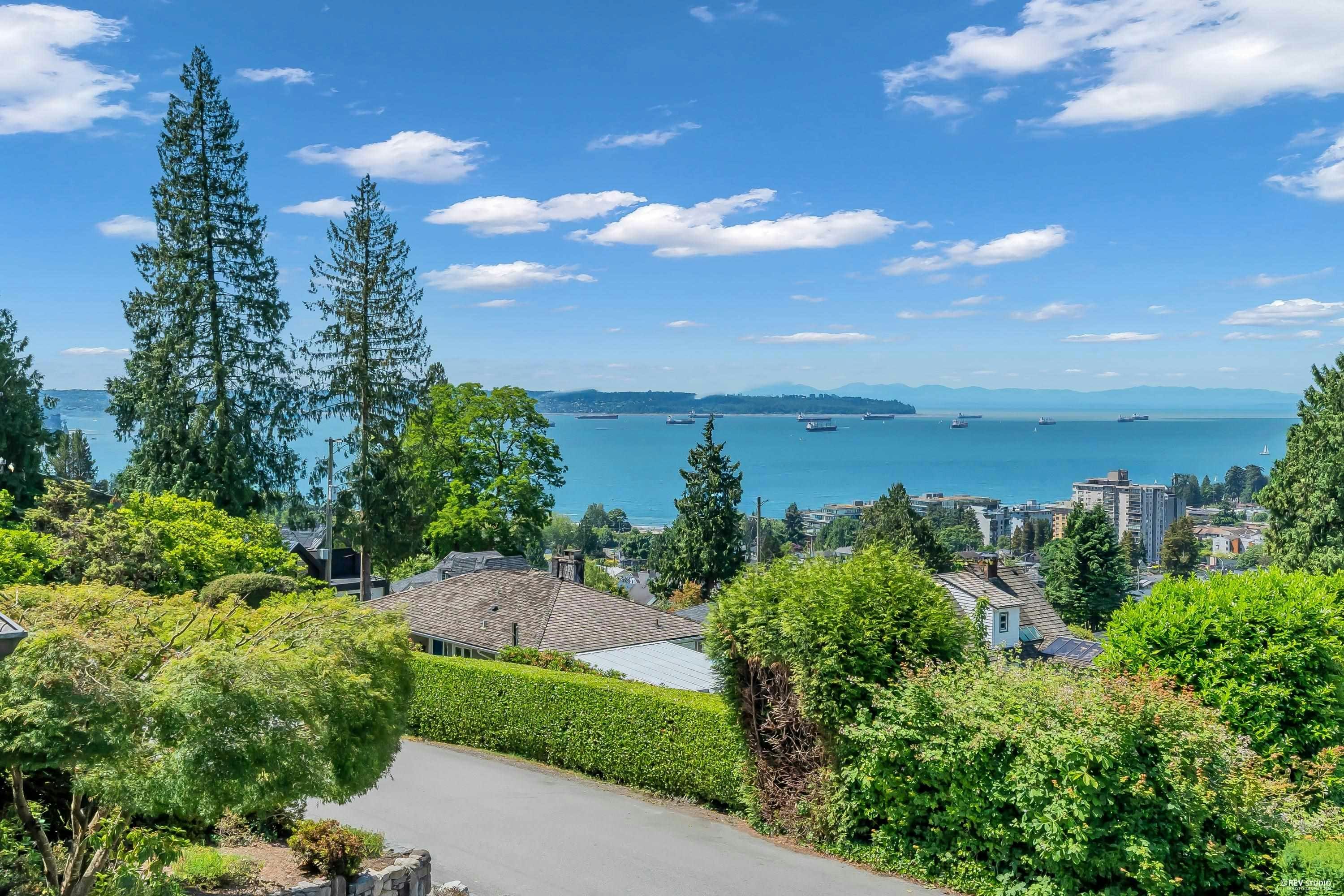 870 Leyland Street, West Vancouver, BC, V7T 2L4