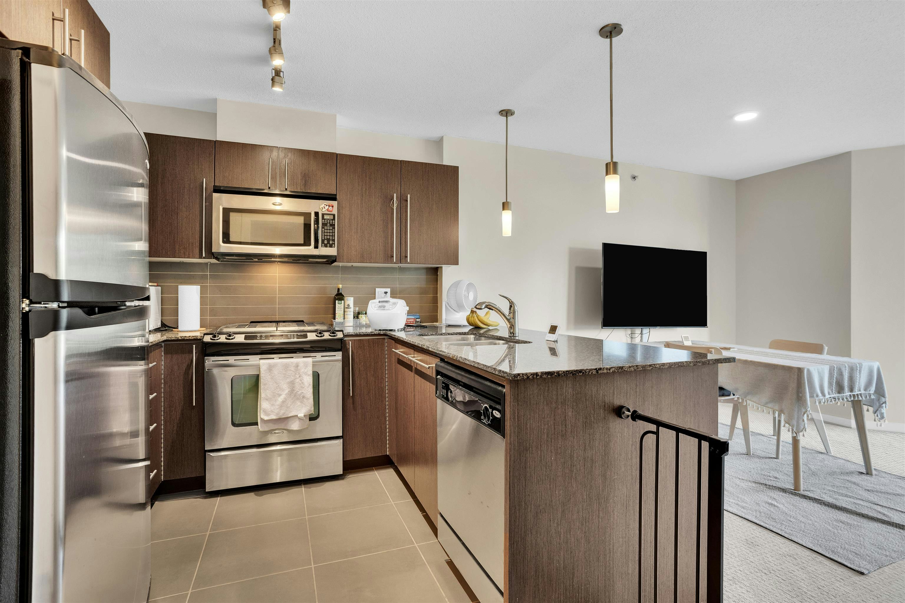 905-4888 Brentwood Drive, Burnaby, BC, V5C 0C6
