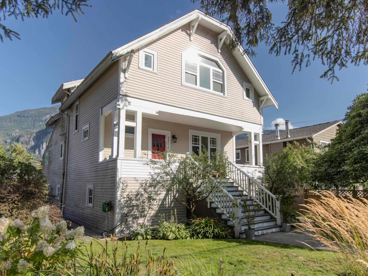 38054 Fifth Avenue, Squamish, BC, V8B 0B6 - 3
