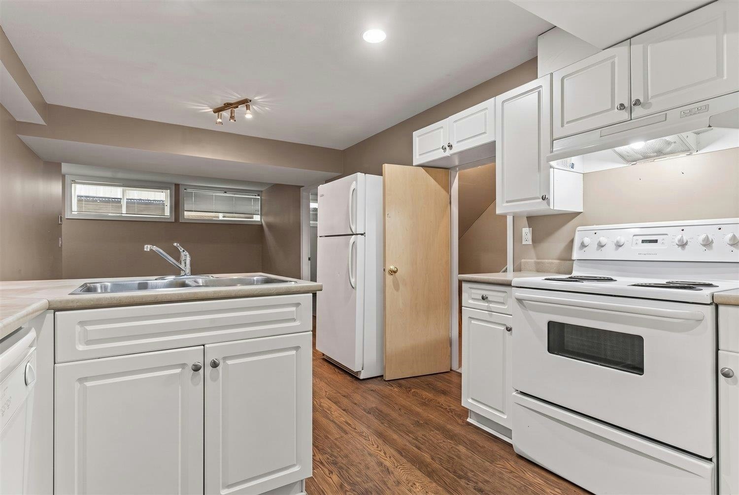 5877 Garrison Boulevard, Chilliwack, BC, V2R 5X8 - 28