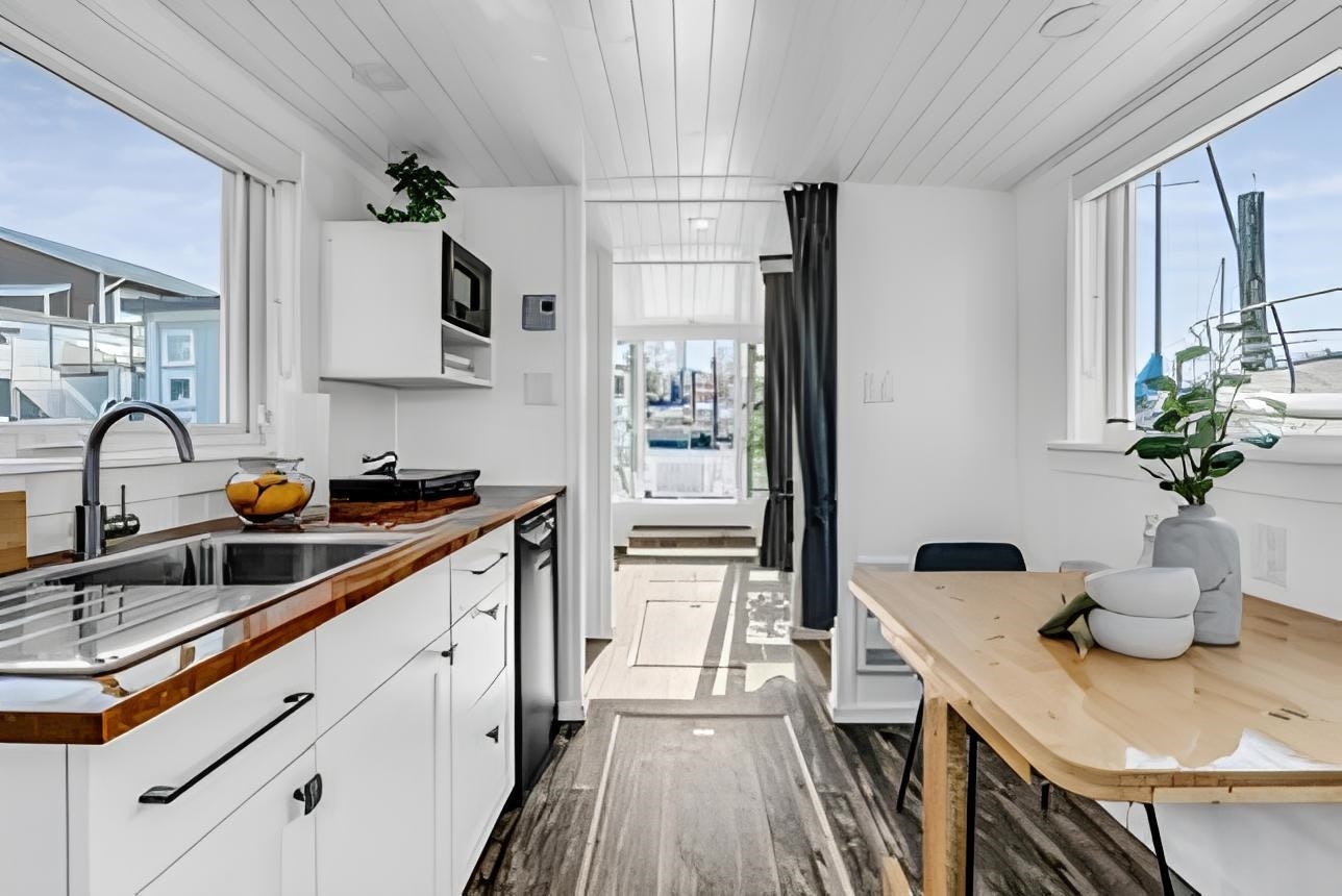 A07-415 W Esplanade, North Vancouver, BC, V7L 0B5