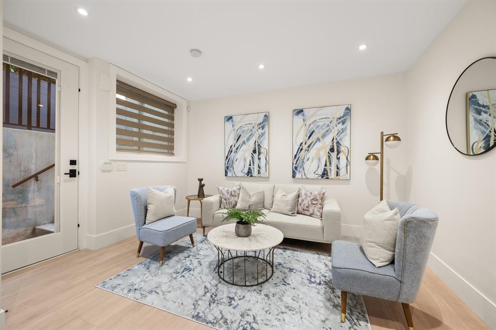 Suite-324 E 18th Street, North Vancouver, BC, V7L 2Y9 - 4
